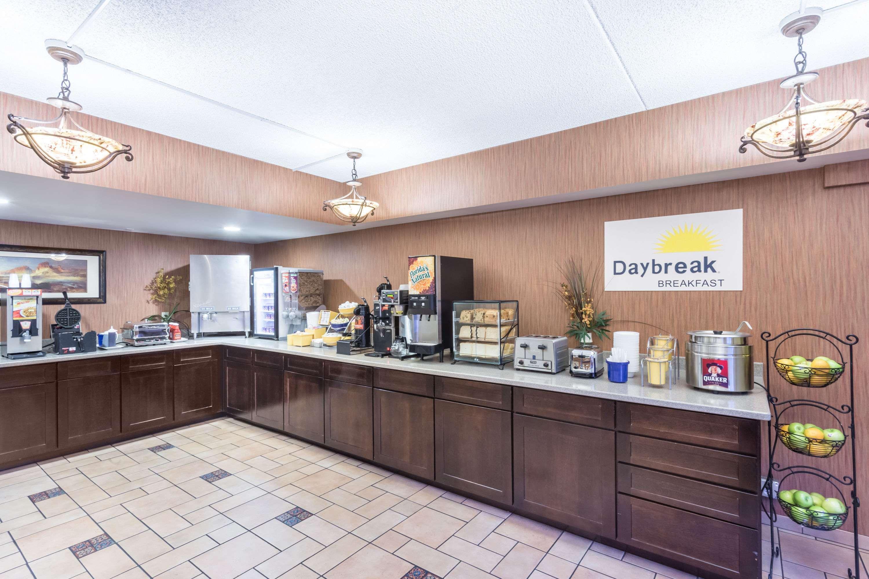 Days Inn & Suites By Wyndham Mesa Near Phoenix Bagian luar foto