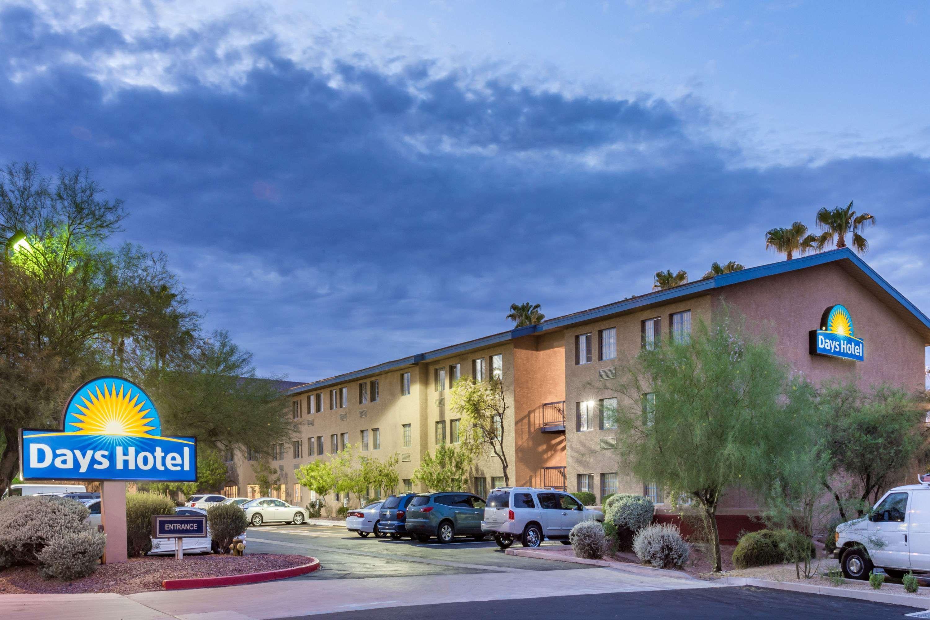 Days Inn & Suites By Wyndham Mesa Near Phoenix Bagian luar foto