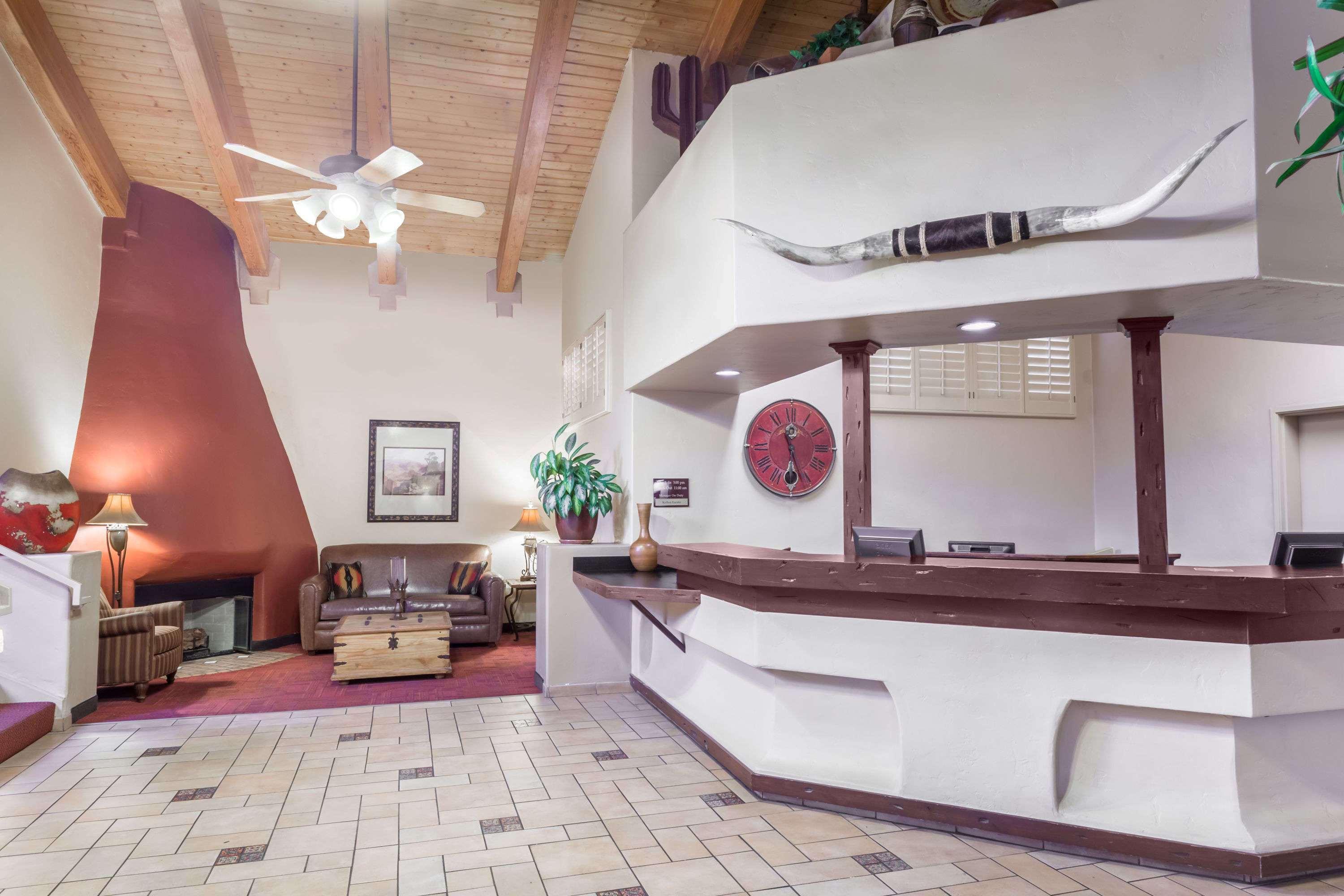 Days Inn & Suites By Wyndham Mesa Near Phoenix Bagian luar foto