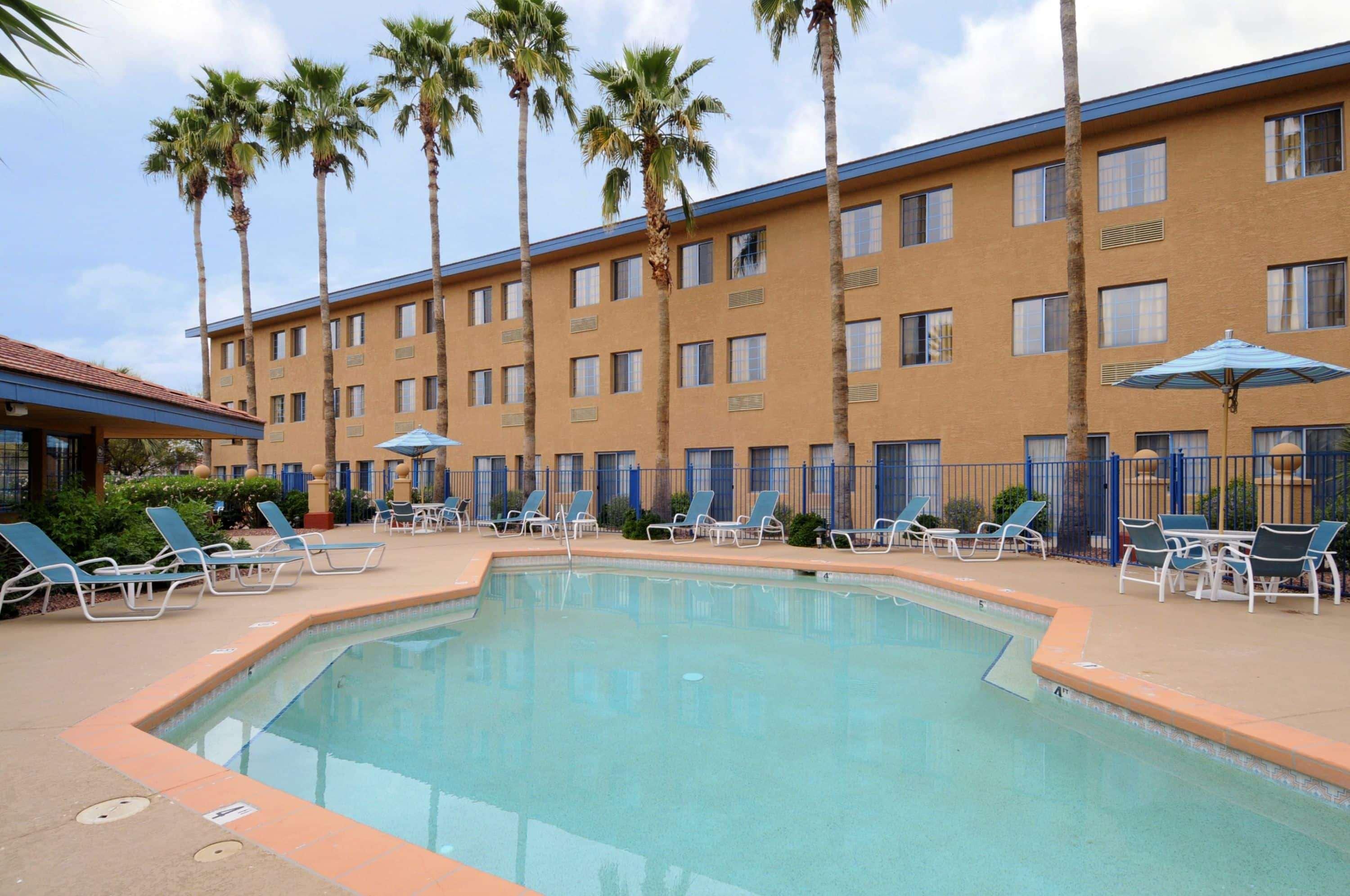 Days Inn & Suites By Wyndham Mesa Near Phoenix Bagian luar foto