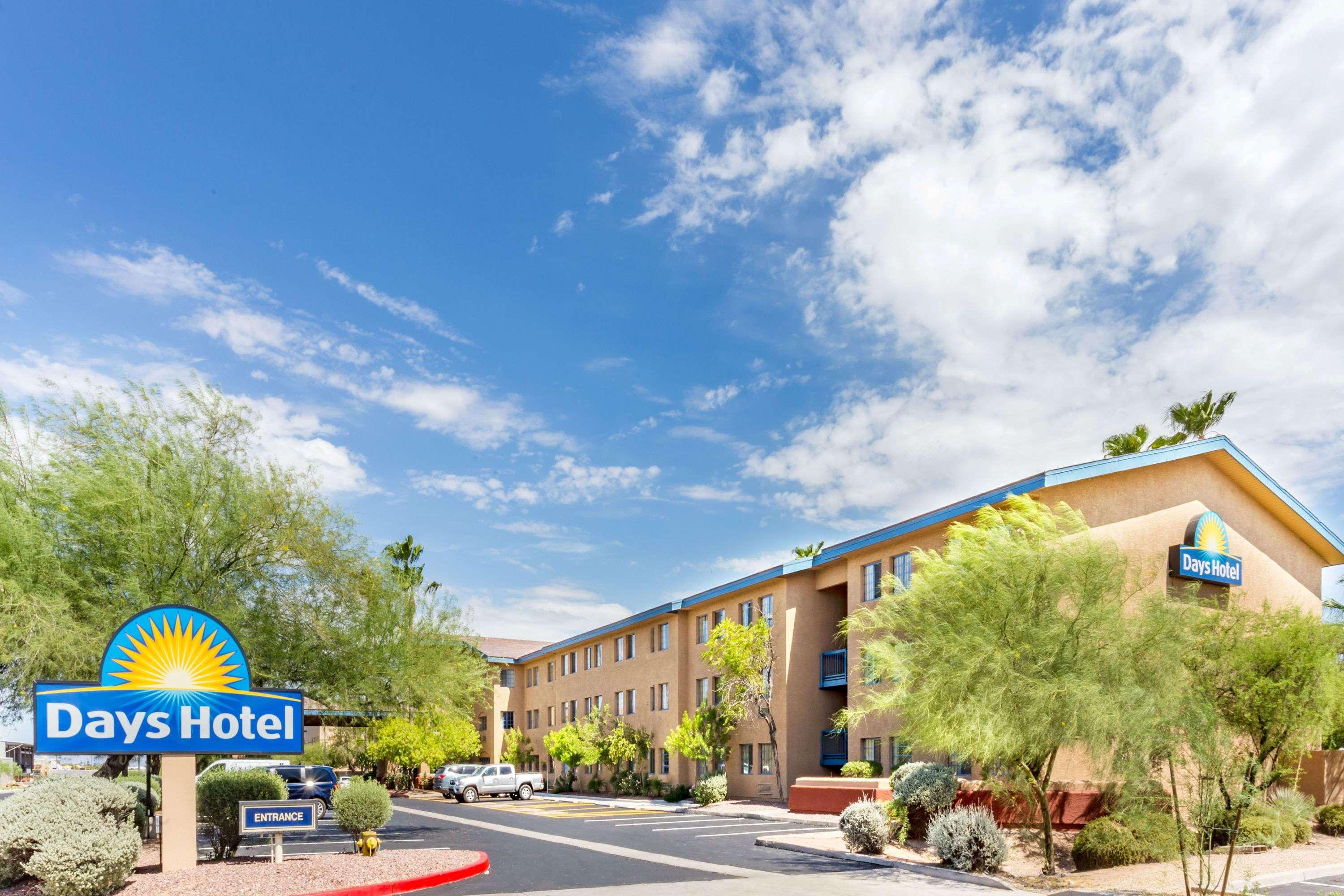 Days Inn & Suites By Wyndham Mesa Near Phoenix Bagian luar foto