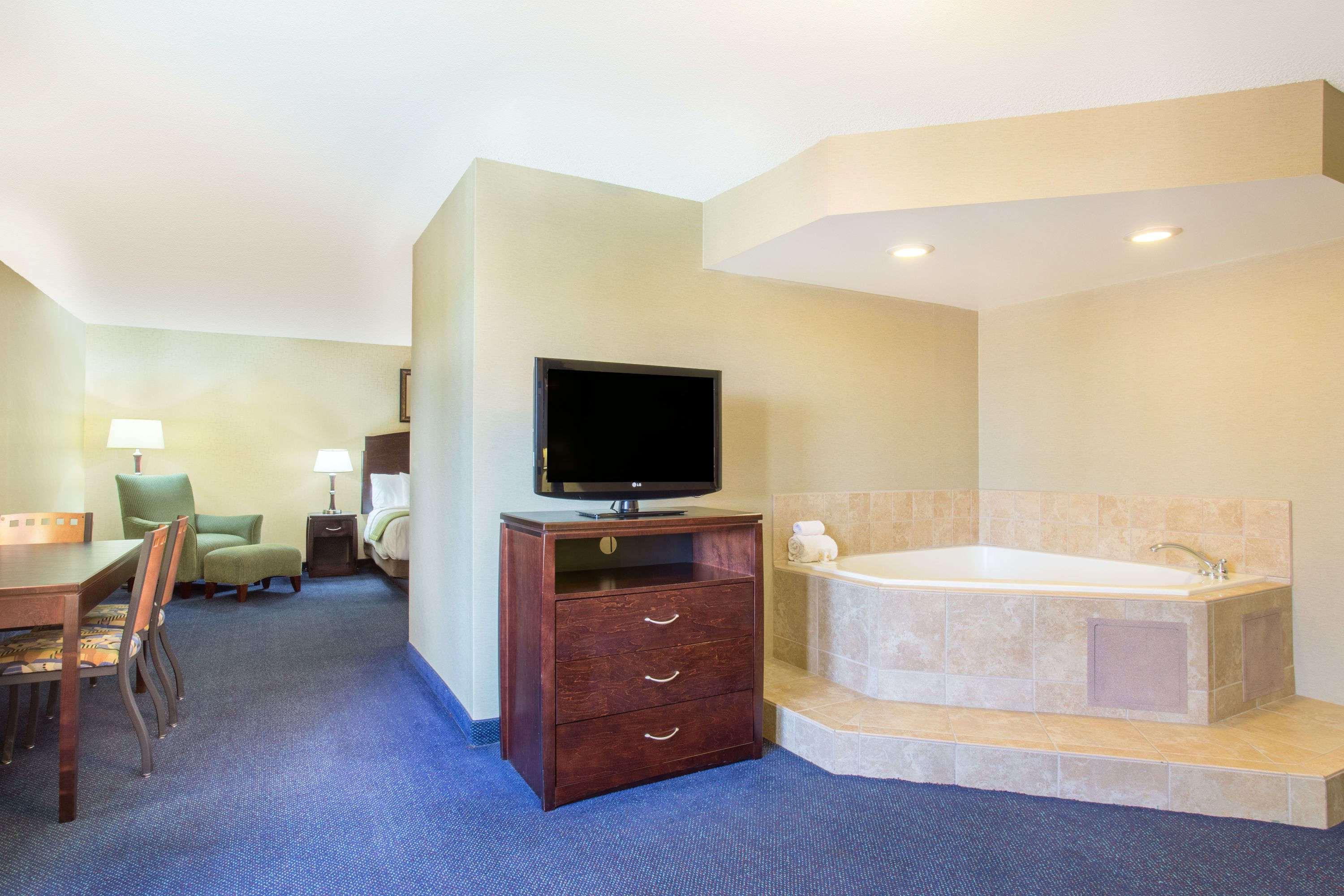 Days Inn & Suites By Wyndham Mesa Near Phoenix Bagian luar foto
