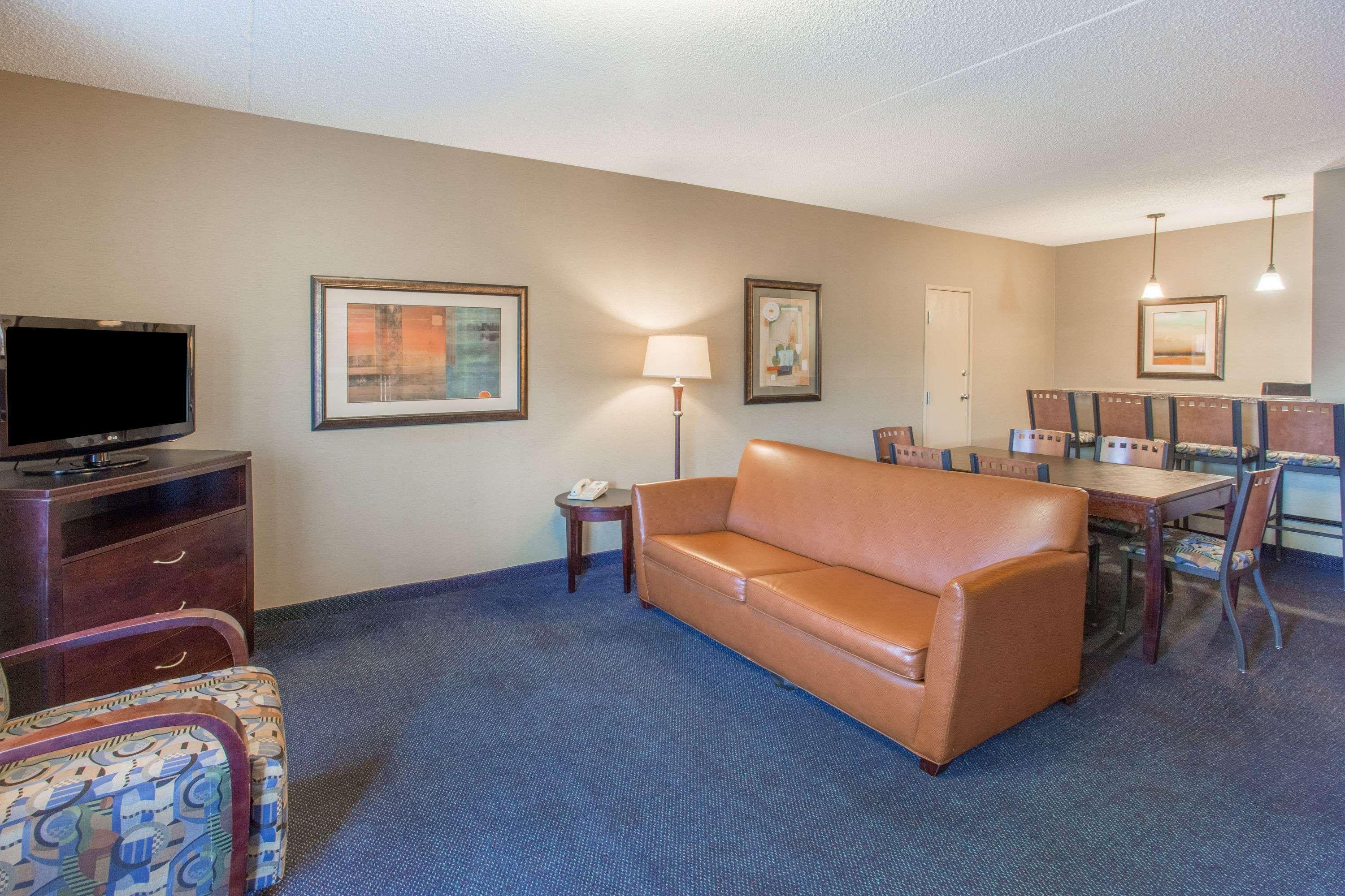 Days Inn & Suites By Wyndham Mesa Near Phoenix Bagian luar foto