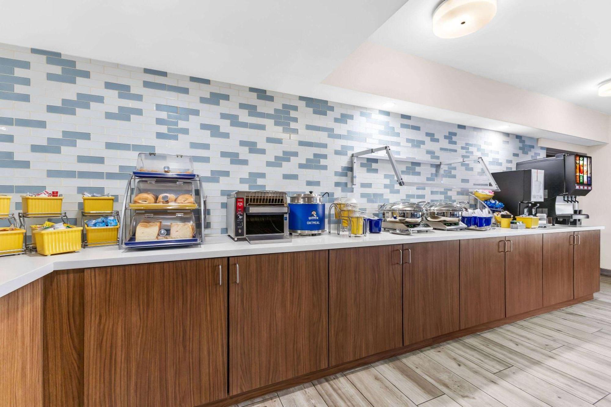 Days Inn & Suites By Wyndham Mesa Near Phoenix Bagian luar foto