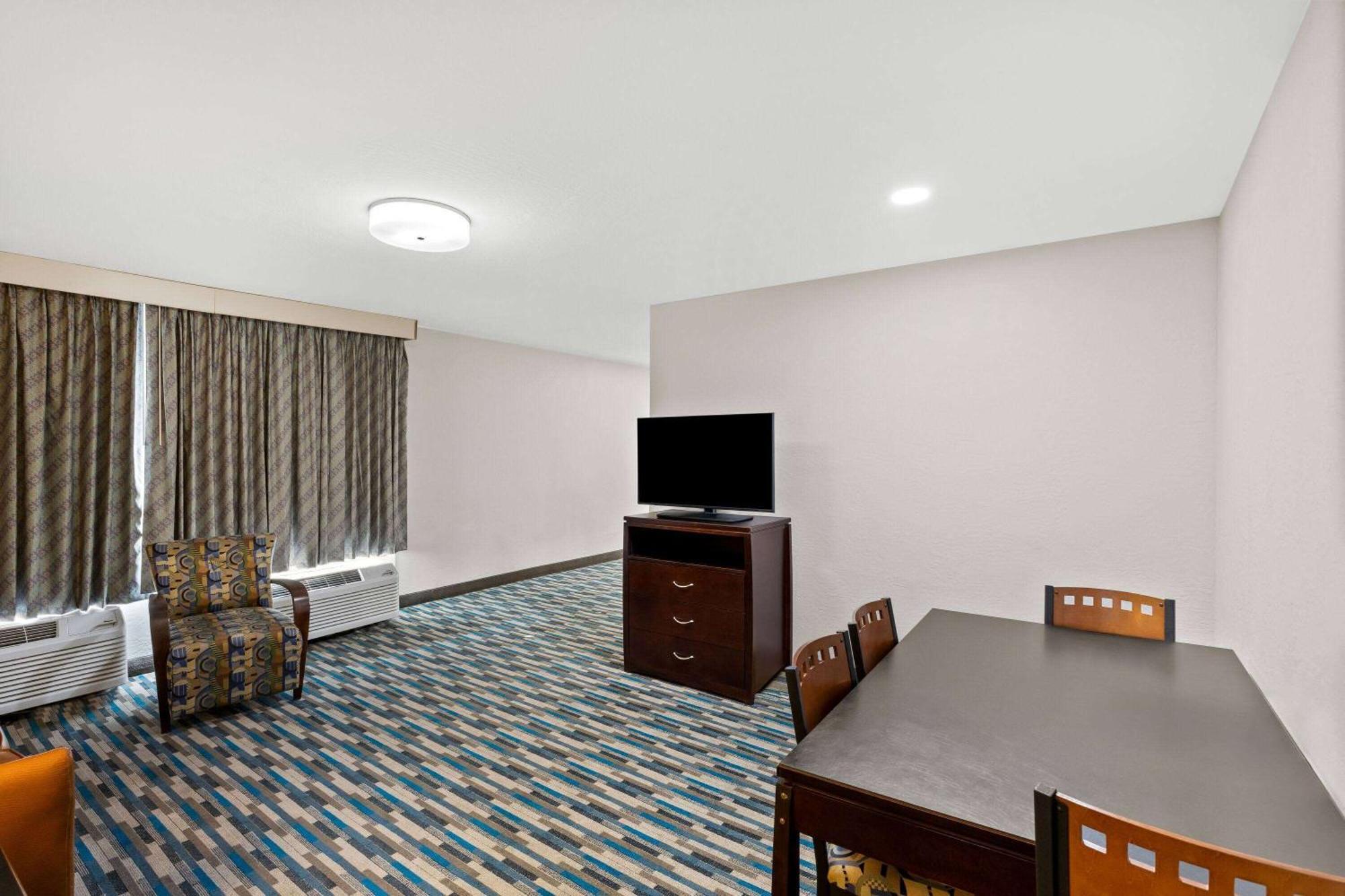 Days Inn & Suites By Wyndham Mesa Near Phoenix Bagian luar foto