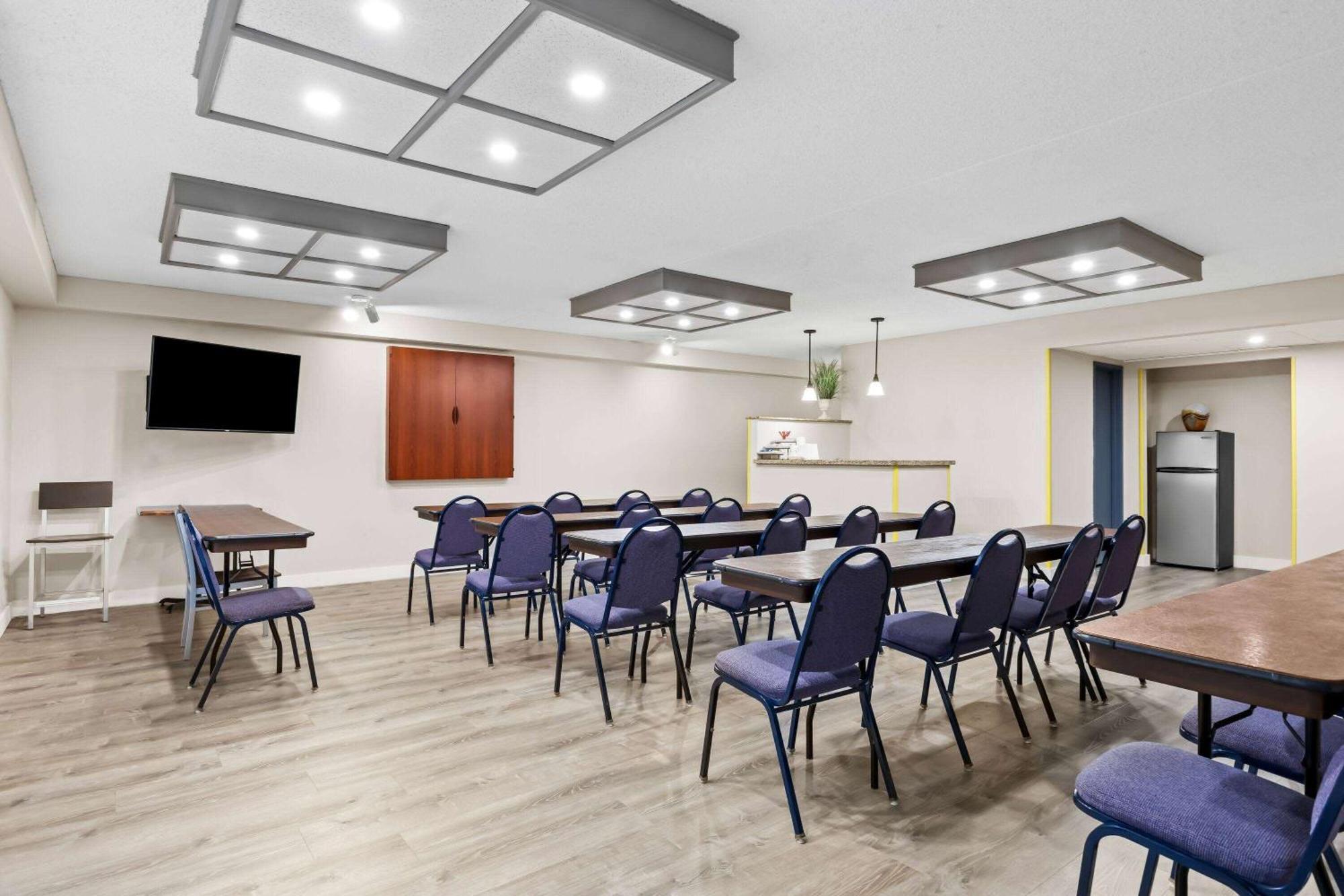 Days Inn & Suites By Wyndham Mesa Near Phoenix Bagian luar foto