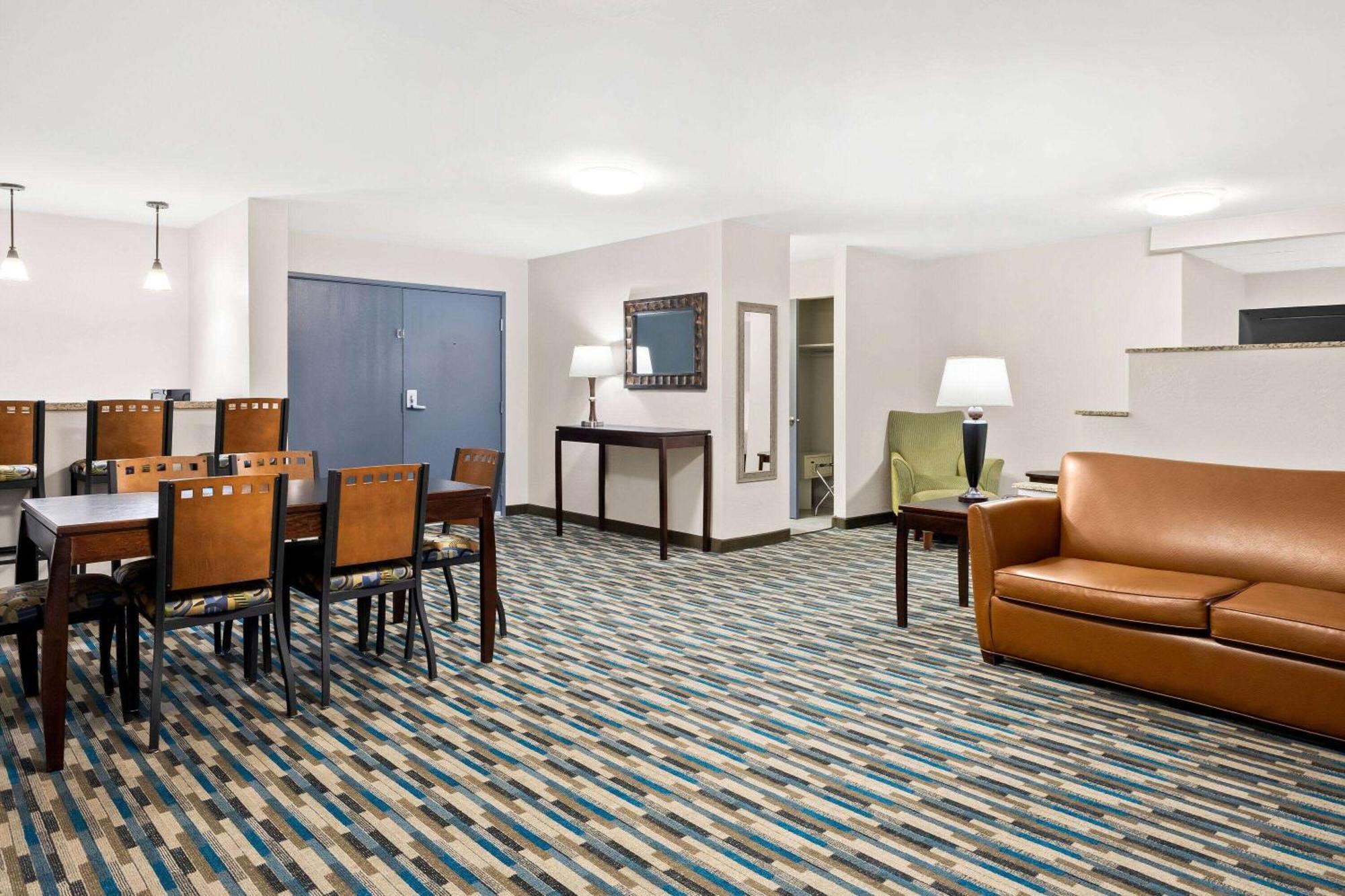 Days Inn & Suites By Wyndham Mesa Near Phoenix Bagian luar foto