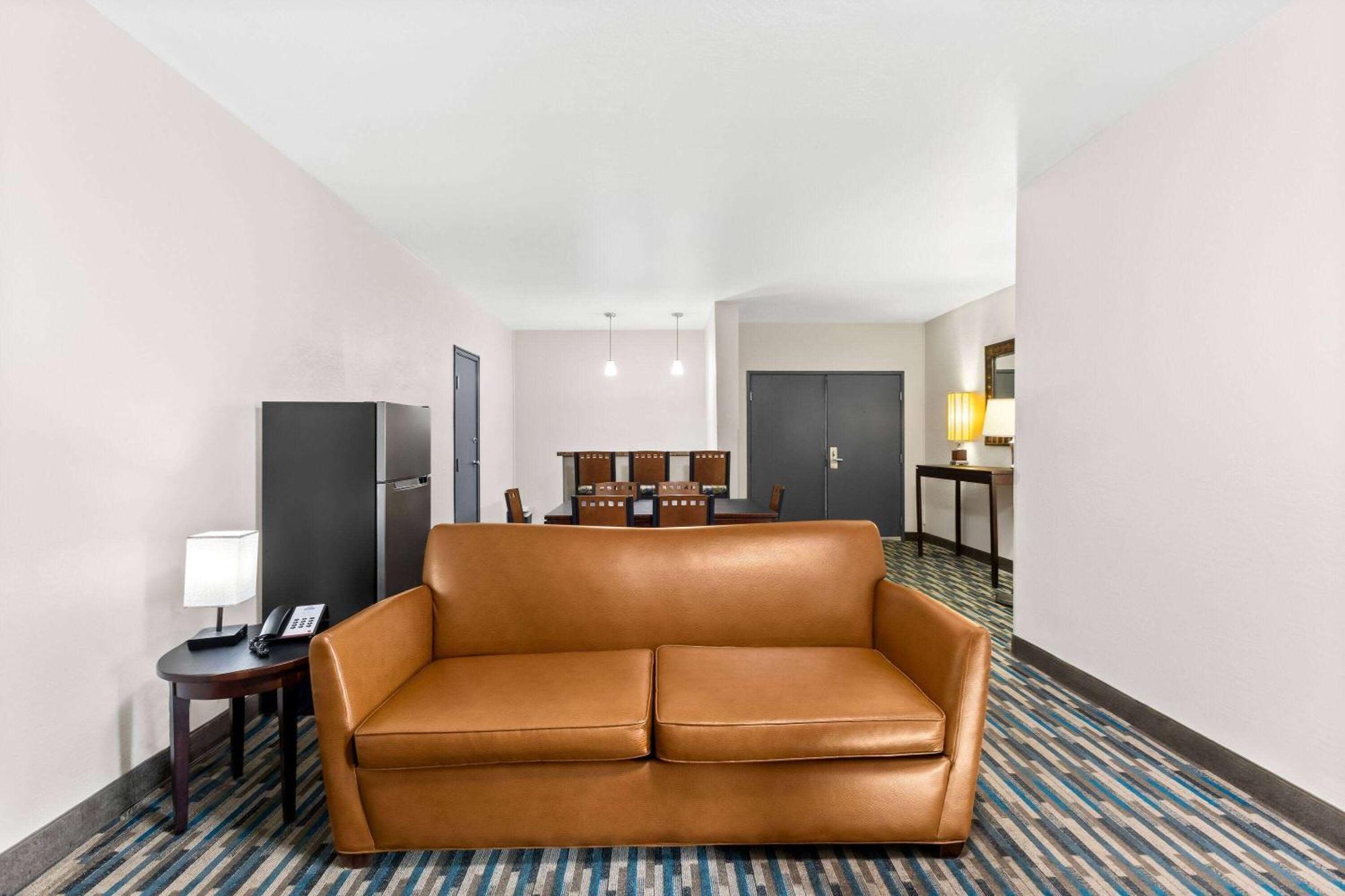 Days Inn & Suites By Wyndham Mesa Near Phoenix Bagian luar foto