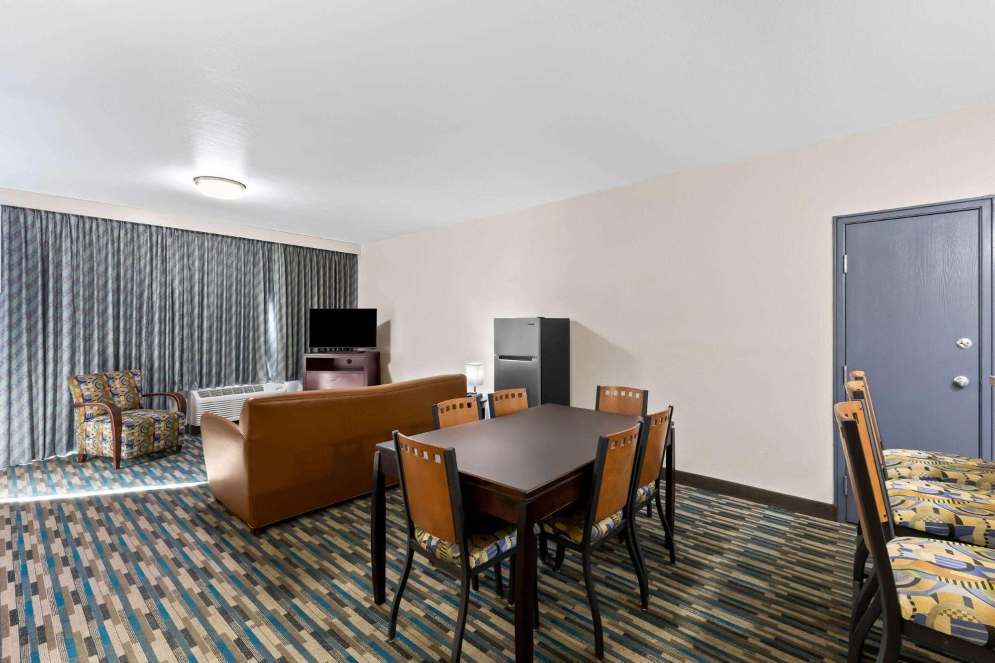 Days Inn & Suites By Wyndham Mesa Near Phoenix Bagian luar foto