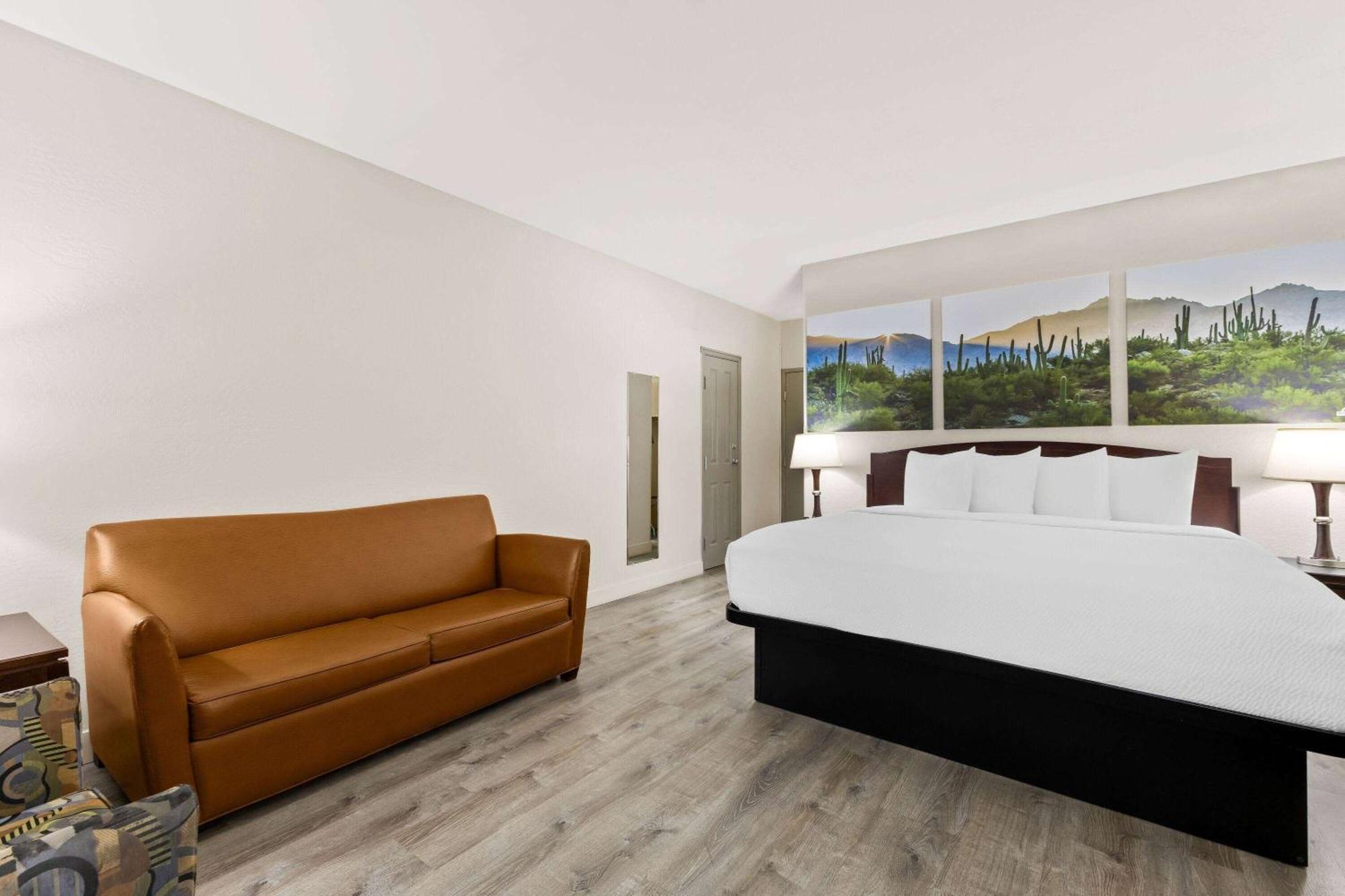 Days Inn & Suites By Wyndham Mesa Near Phoenix Bagian luar foto