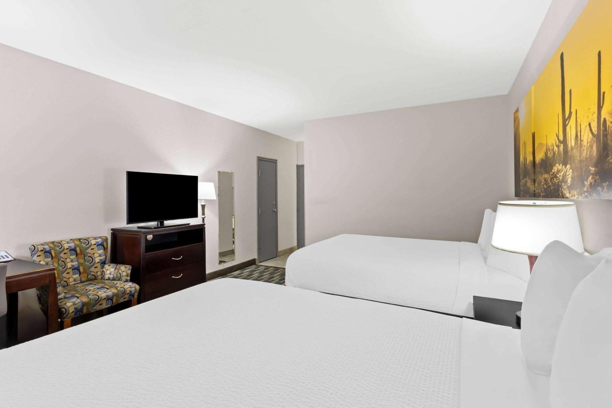 Days Inn & Suites By Wyndham Mesa Near Phoenix Bagian luar foto
