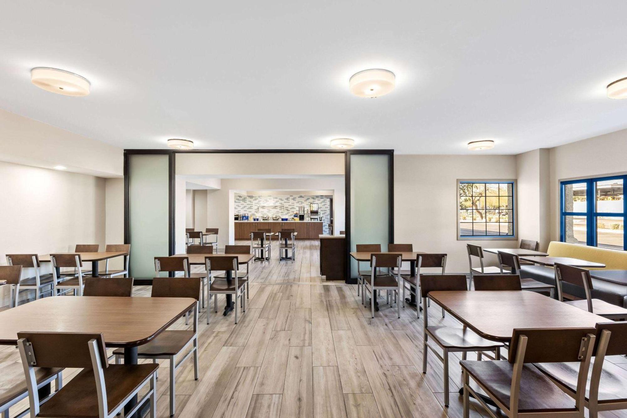 Days Inn & Suites By Wyndham Mesa Near Phoenix Bagian luar foto
