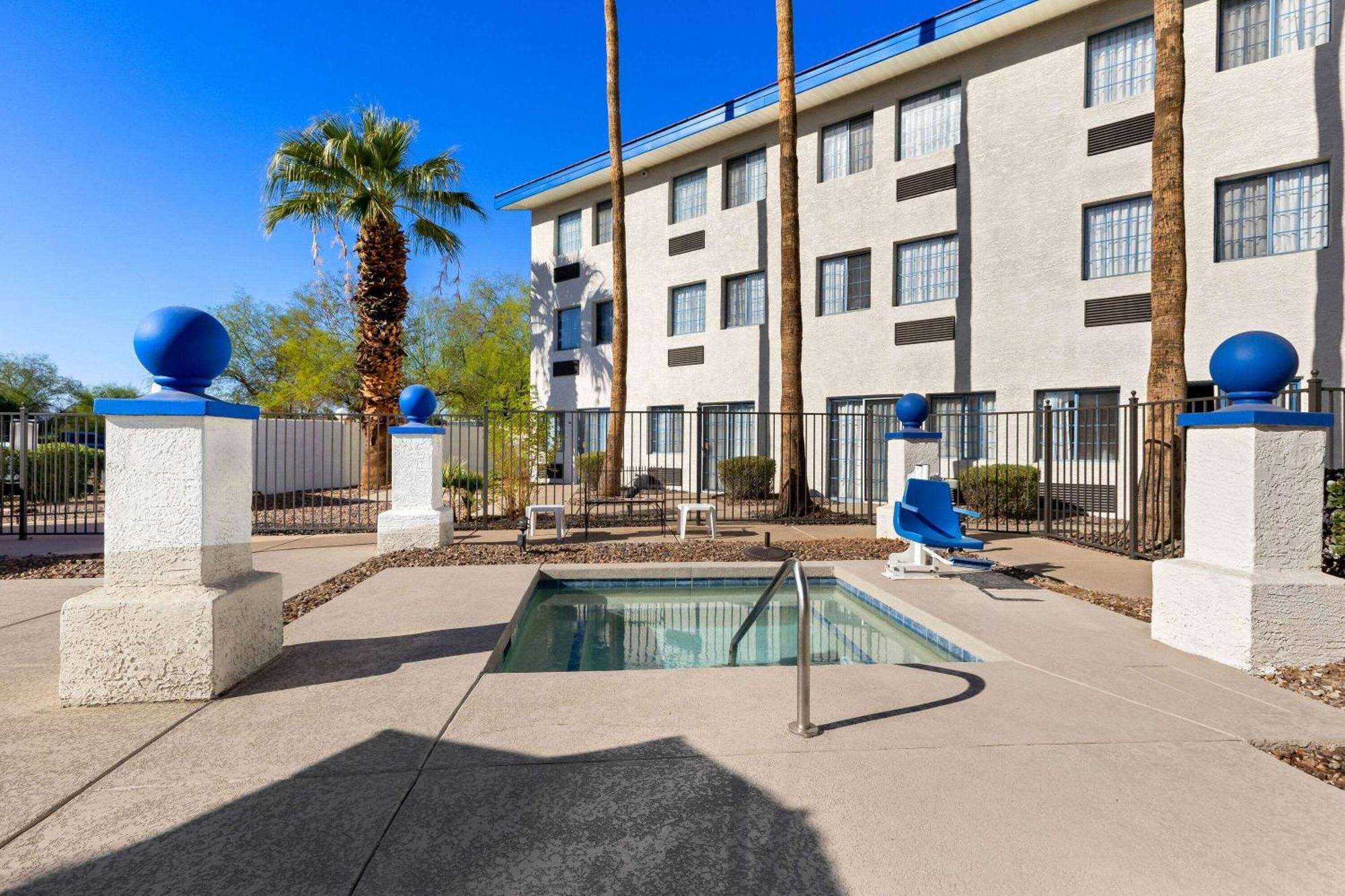 Days Inn & Suites By Wyndham Mesa Near Phoenix Bagian luar foto