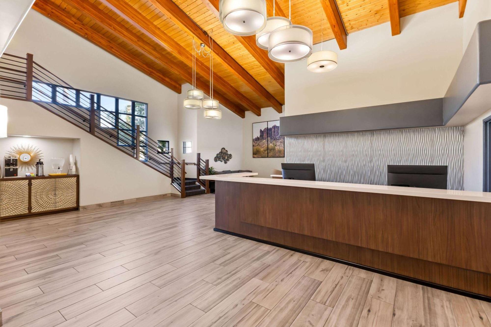 Days Inn & Suites By Wyndham Mesa Near Phoenix Bagian luar foto