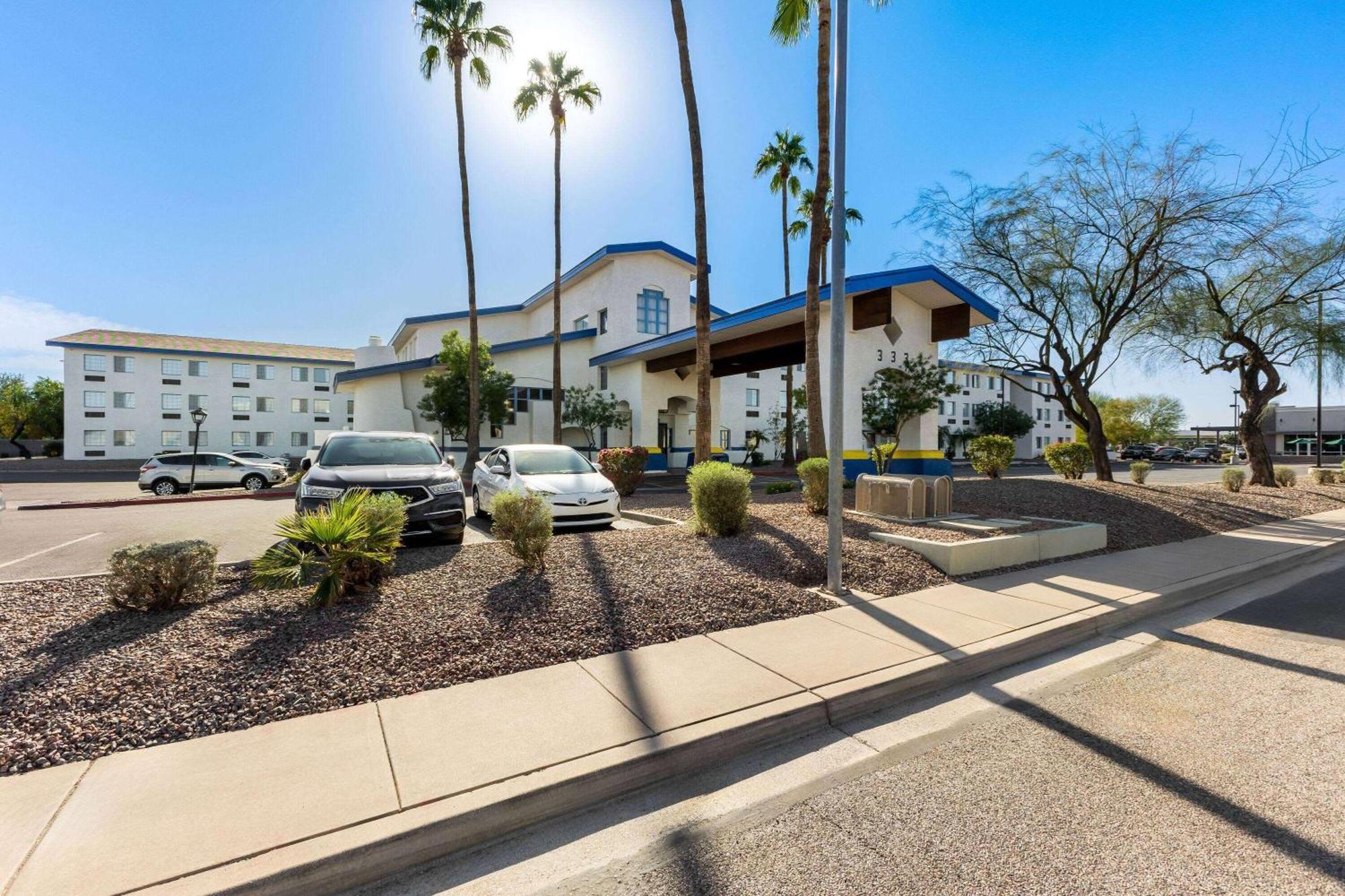 Days Inn & Suites By Wyndham Mesa Near Phoenix Bagian luar foto