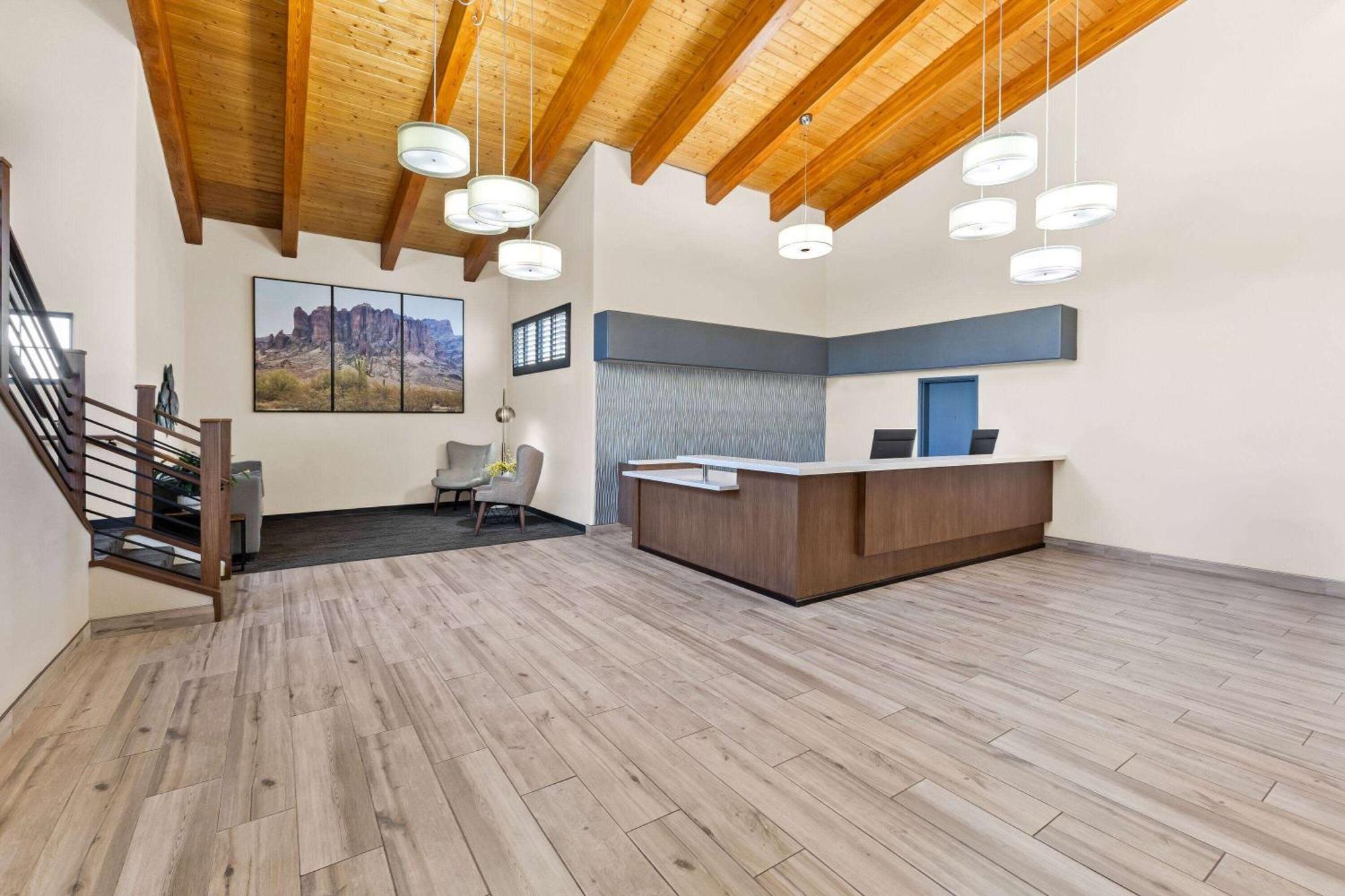Days Inn & Suites By Wyndham Mesa Near Phoenix Bagian luar foto